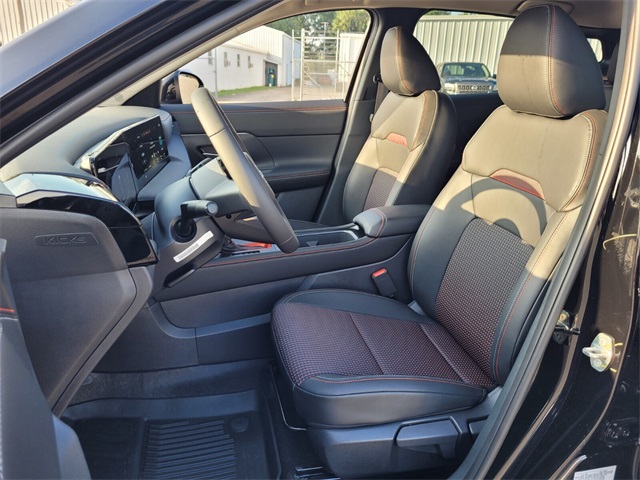 2025 Nissan Kicks SR photo 4