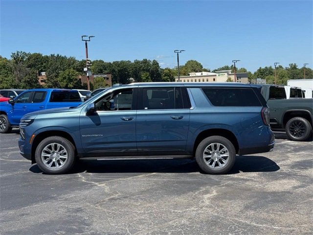 2025 Chevrolet Suburban Premier photo 2