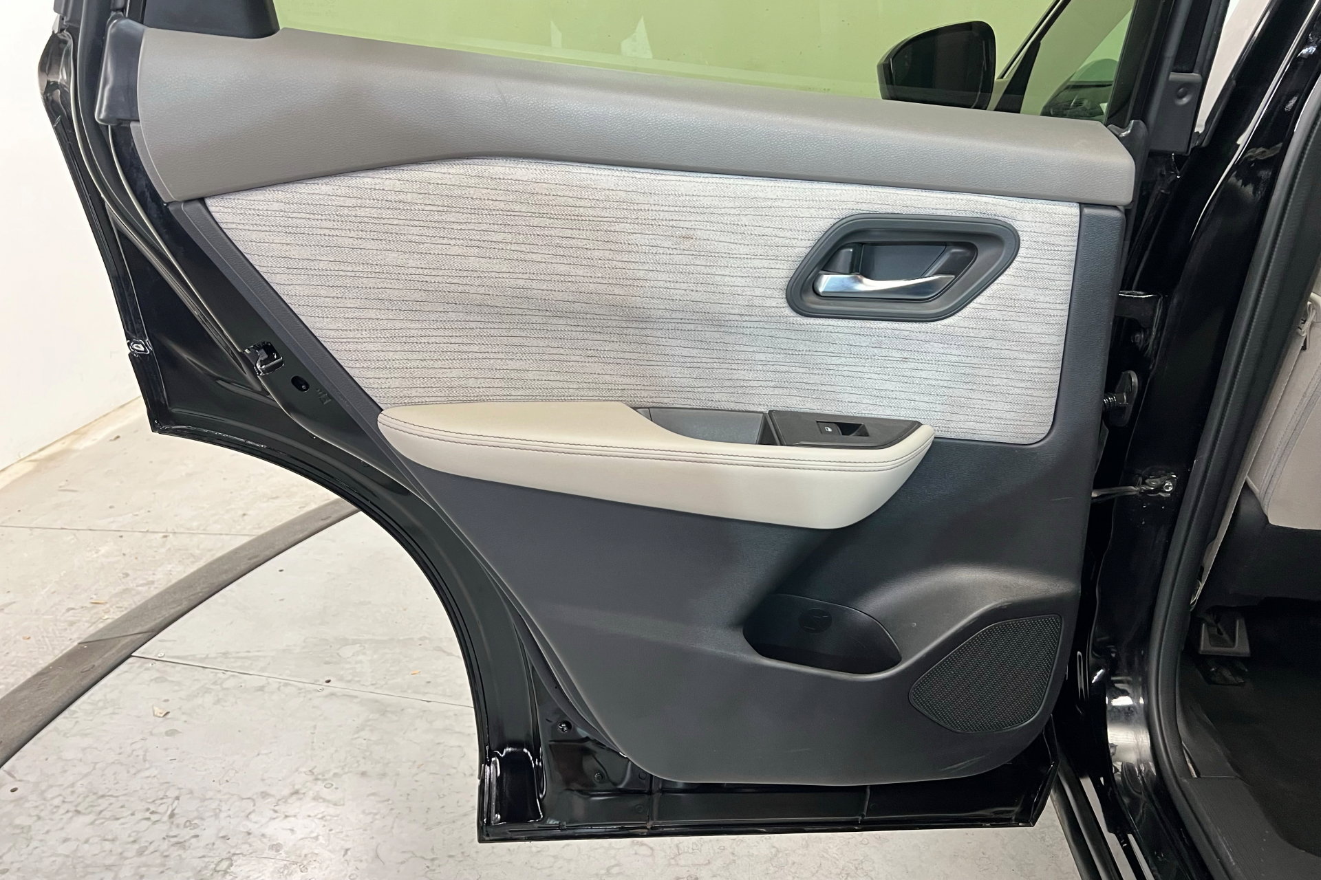2023 Nissan Rogue SV photo 17