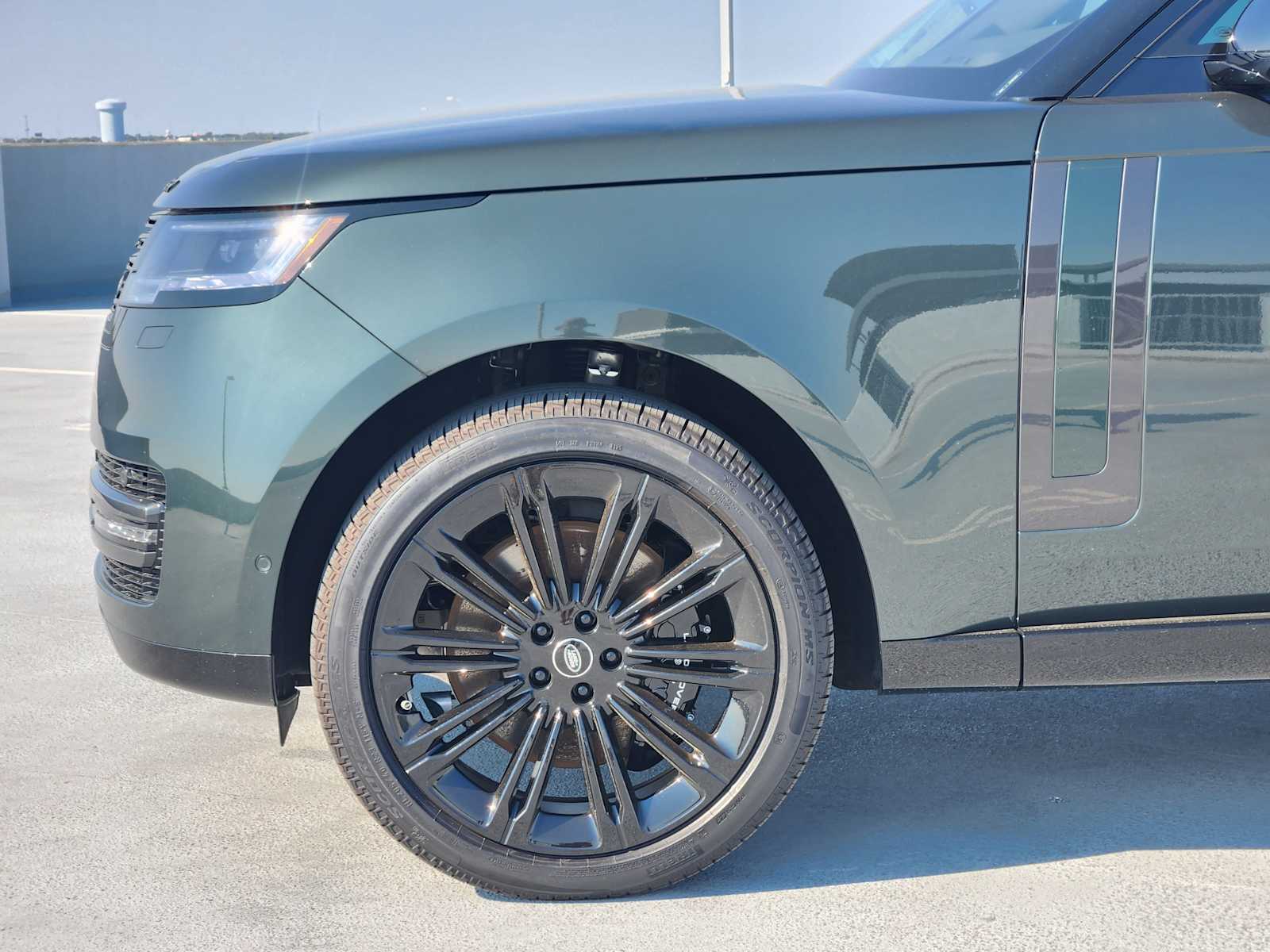 2025 Land Rover Range Rover SE photo 9