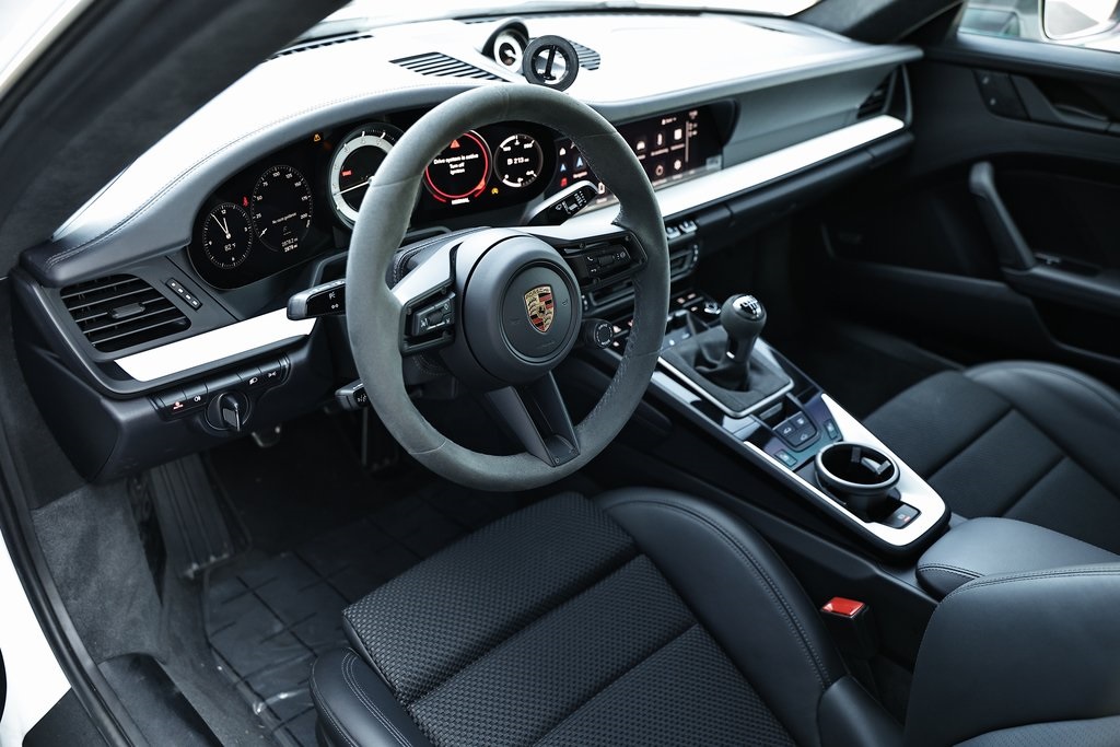 2024 Porsche 911 T photo 4