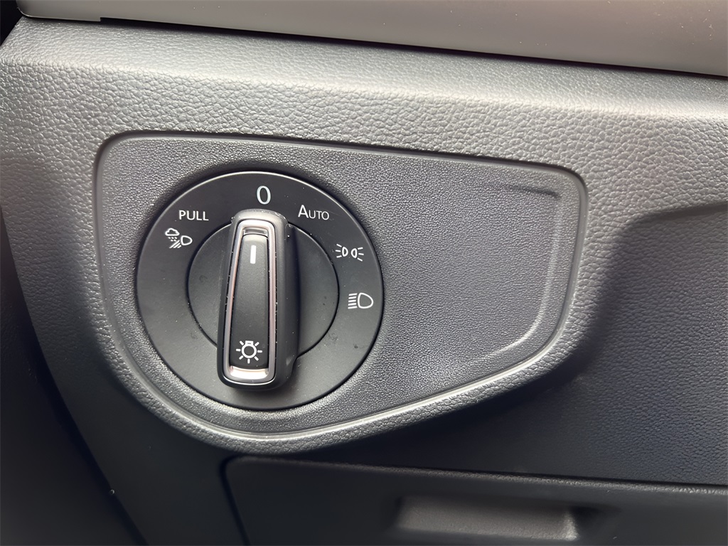 2022 Volkswagen Atlas Cross Sport V6 SE Technology photo 24