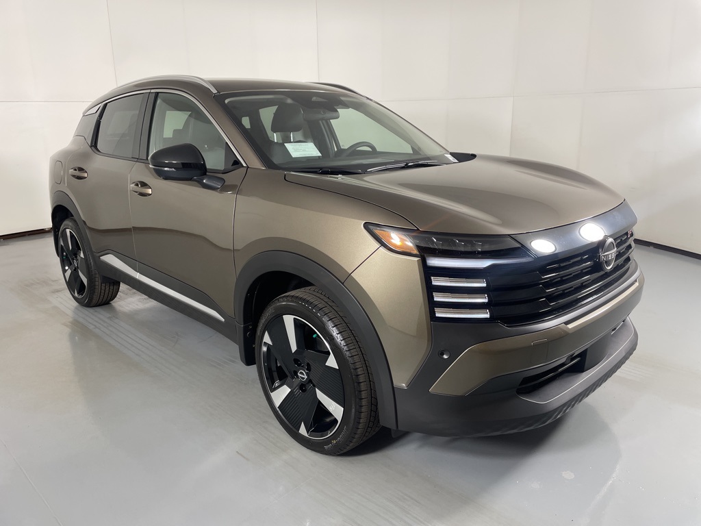 2026 Nissan Kicks SR photo 2