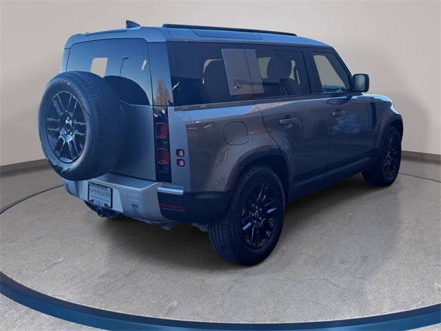 2024 Land Rover Defender 110 S photo 4