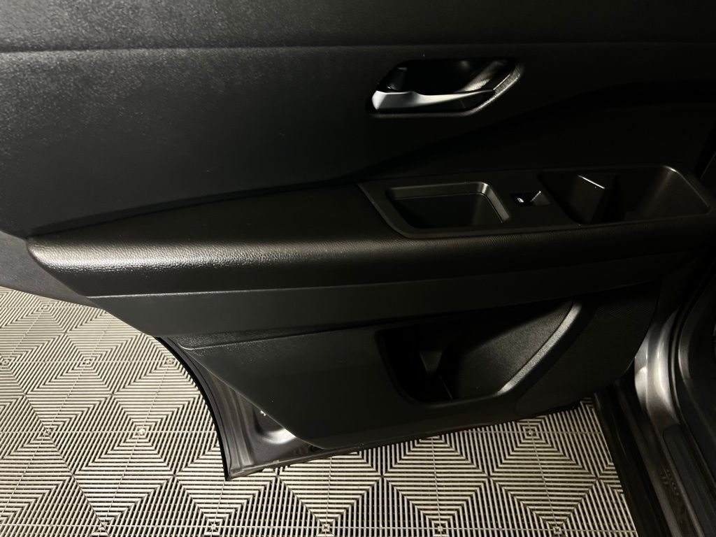 2022 Nissan Pathfinder SV photo 18