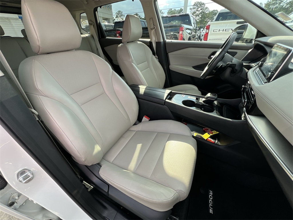 2022 Nissan Rogue SV photo 26