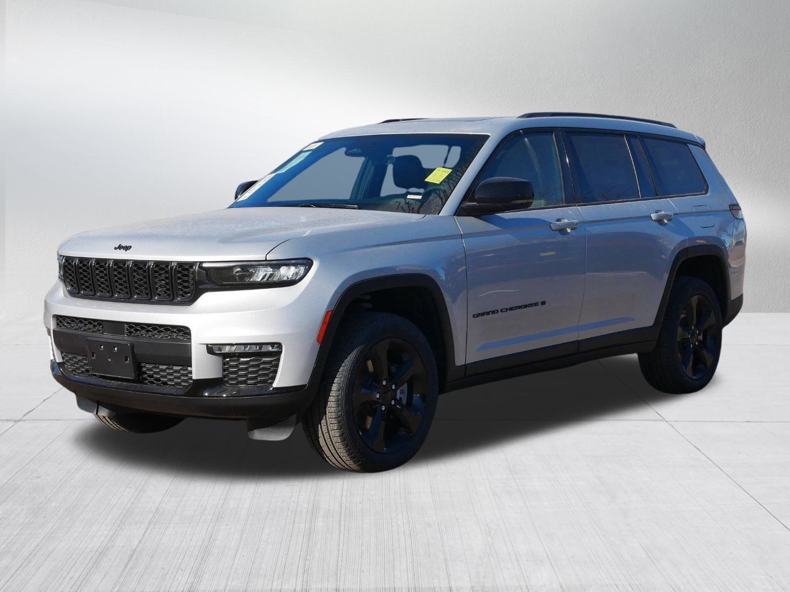 2025 Jeep Grand Cherokee Limited photo 3