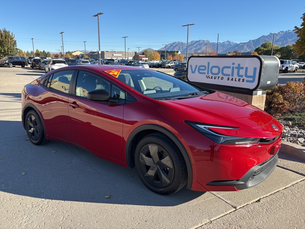 2024 Toyota Prius LE's photo