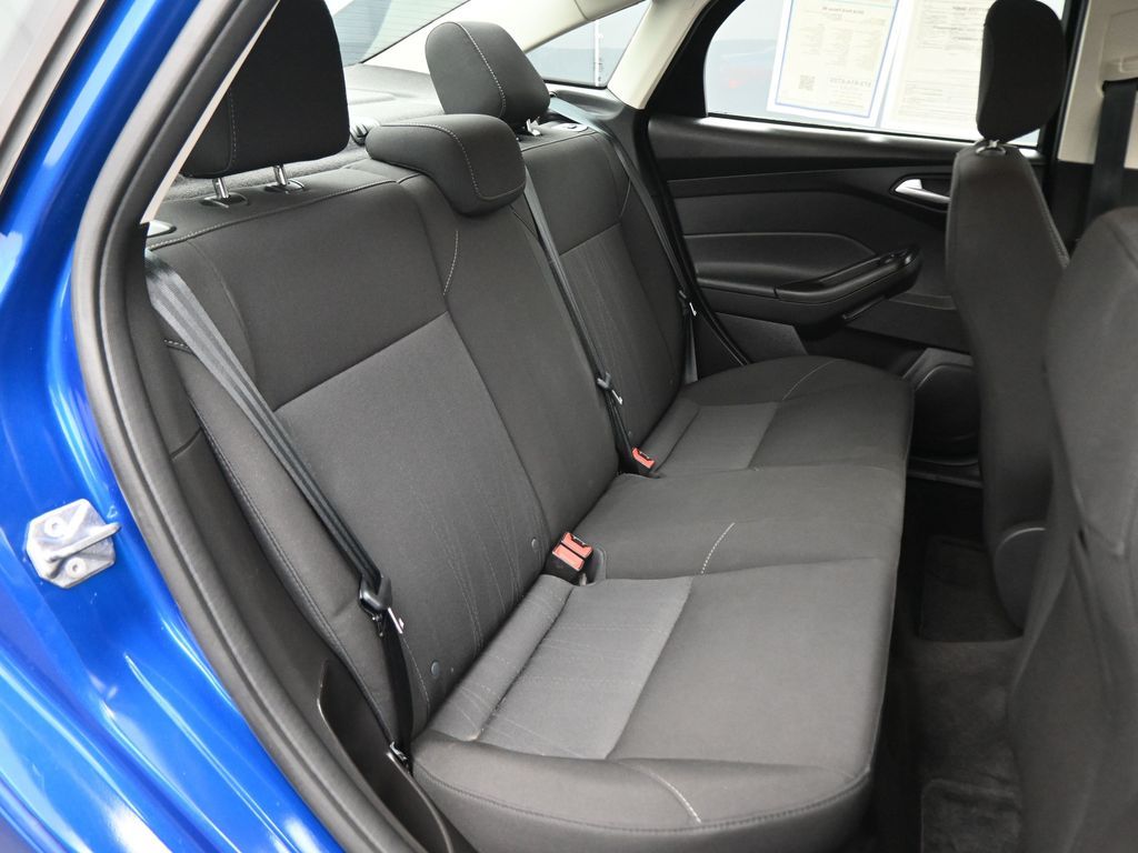 2018 Ford Focus SE photo 40