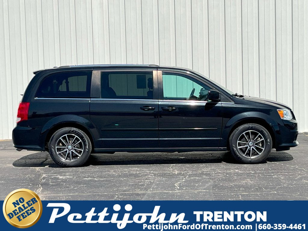 Used 2017 Dodge Grand Caravan SXT with VIN 2C4RDGCG3HR755383 for sale in Kansas City