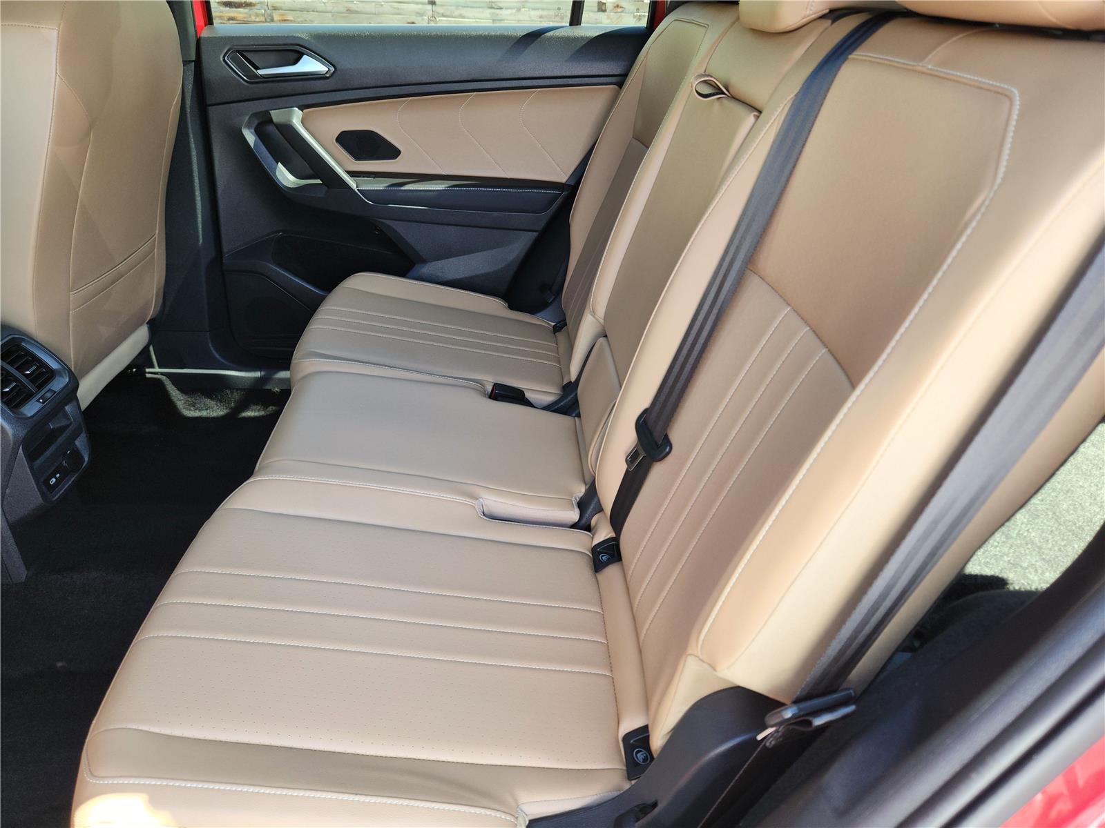 2022 Volkswagen Tiguan SE photo 12