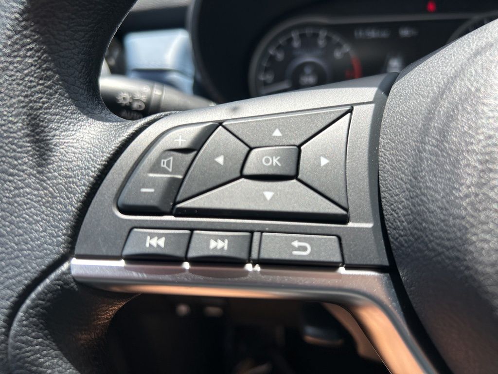 2025 Nissan Versa SV photo 18