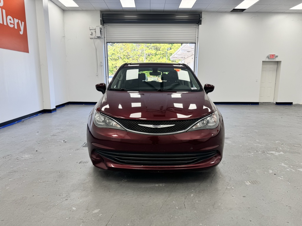 2017 Chrysler Pacifica Touring photo 2