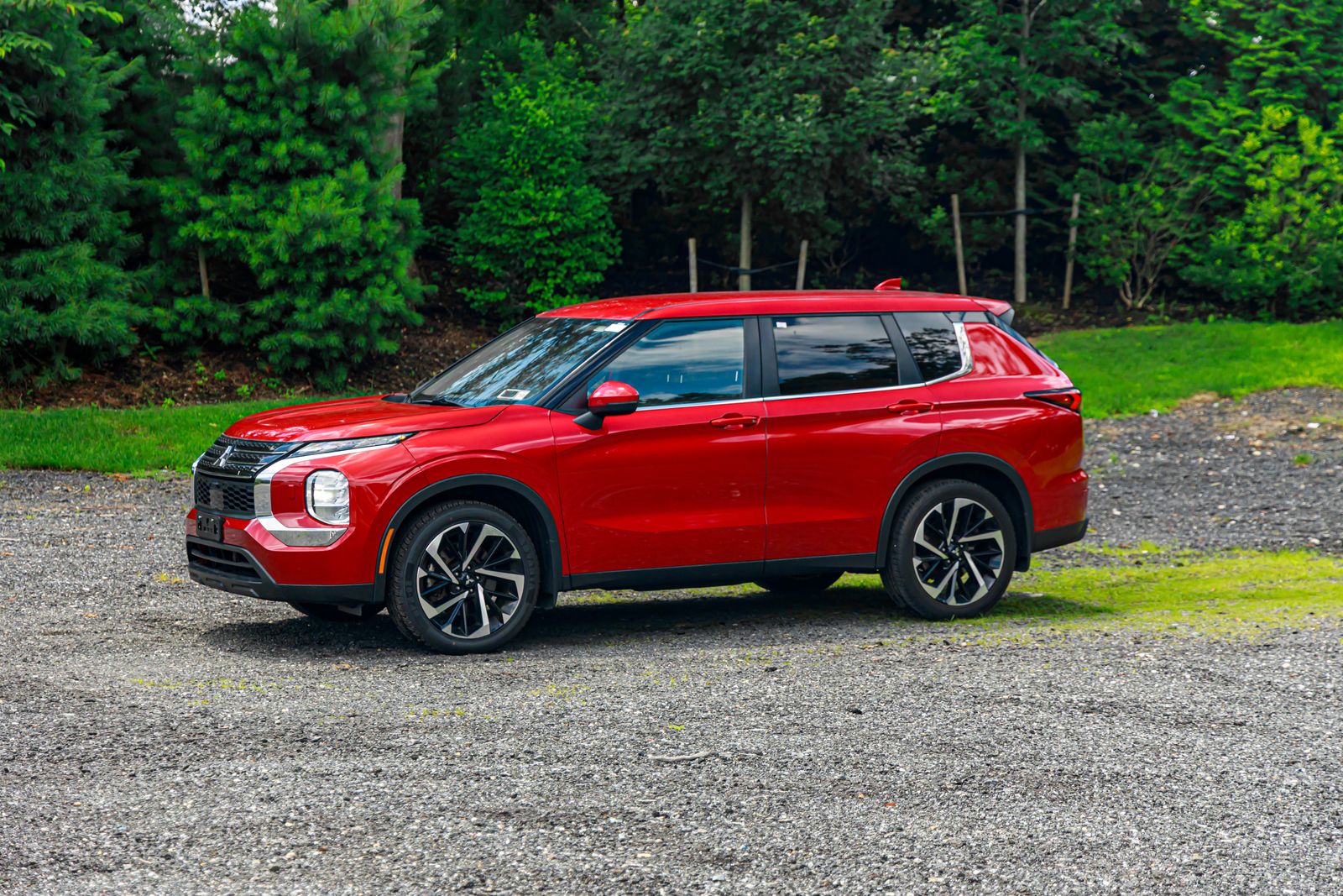 2022 Mitsubishi Outlander ES photo 2