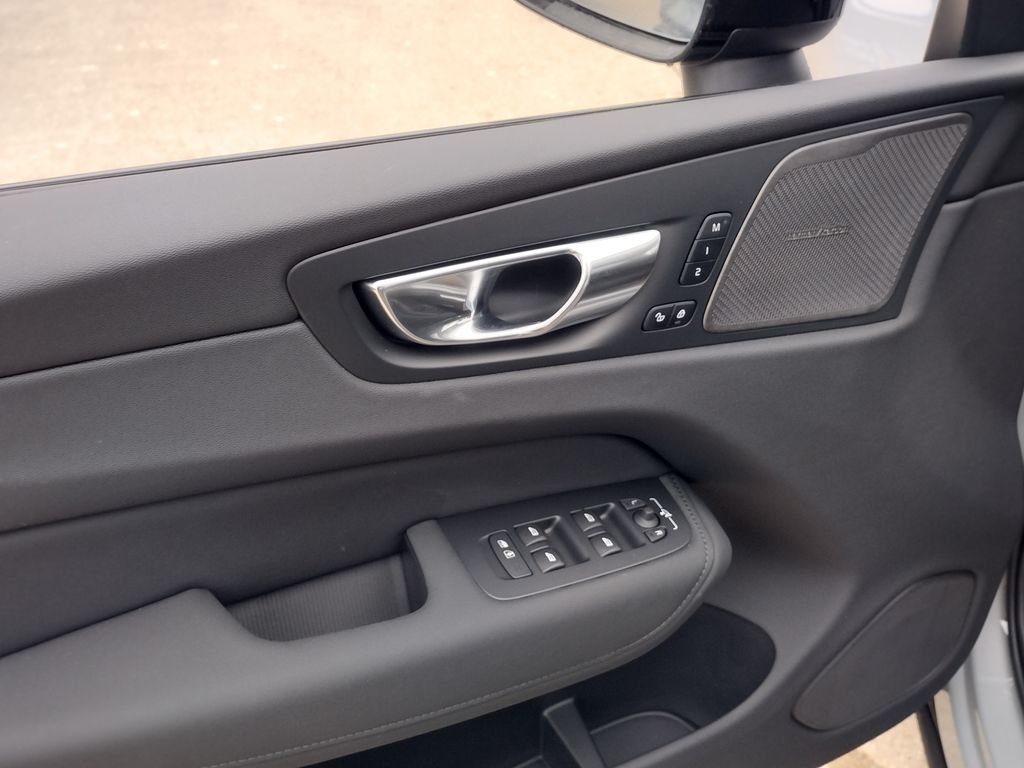 2026 VOLVO XC60 - Image 10