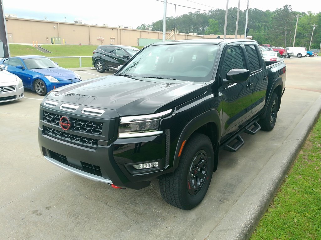2025 Nissan Frontier Crew Cab PRO-4X photo 6