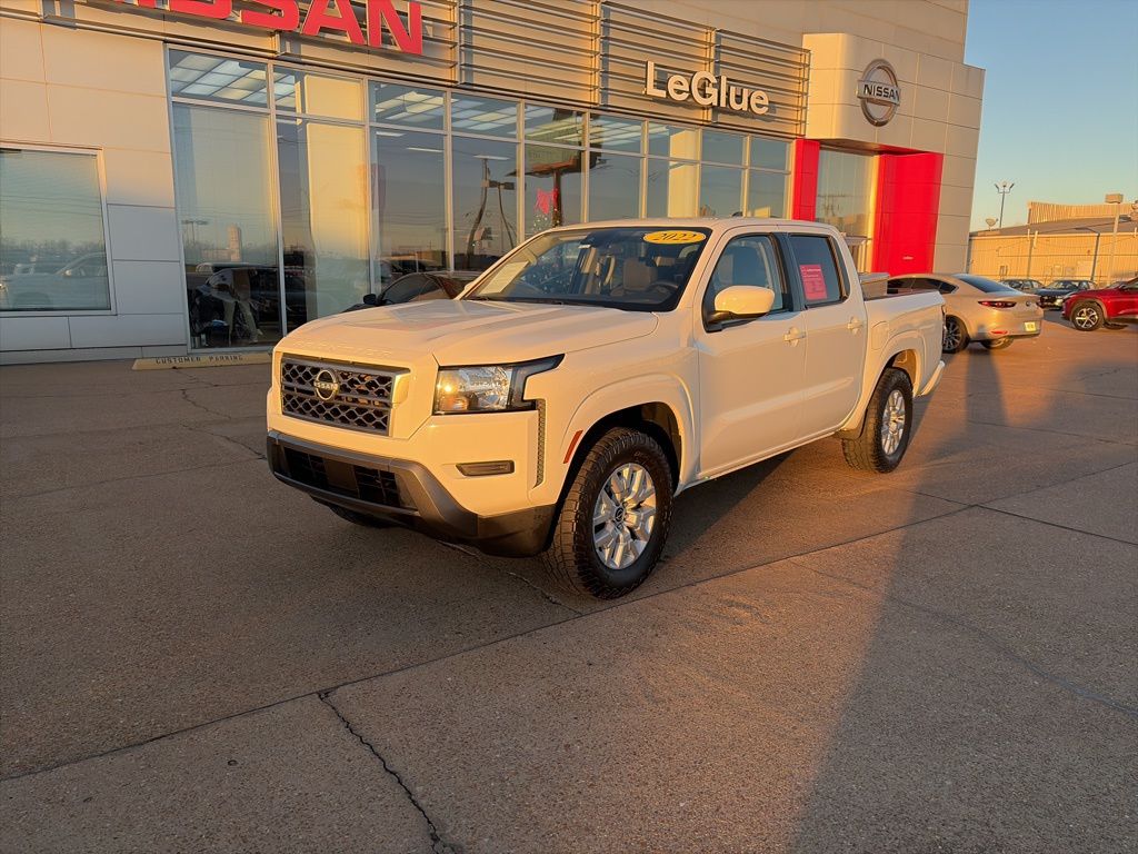 2022 Nissan Frontier SV's photo