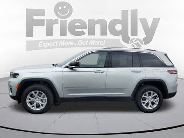 2022 Jeep Grand Cherokee Limited photo 2