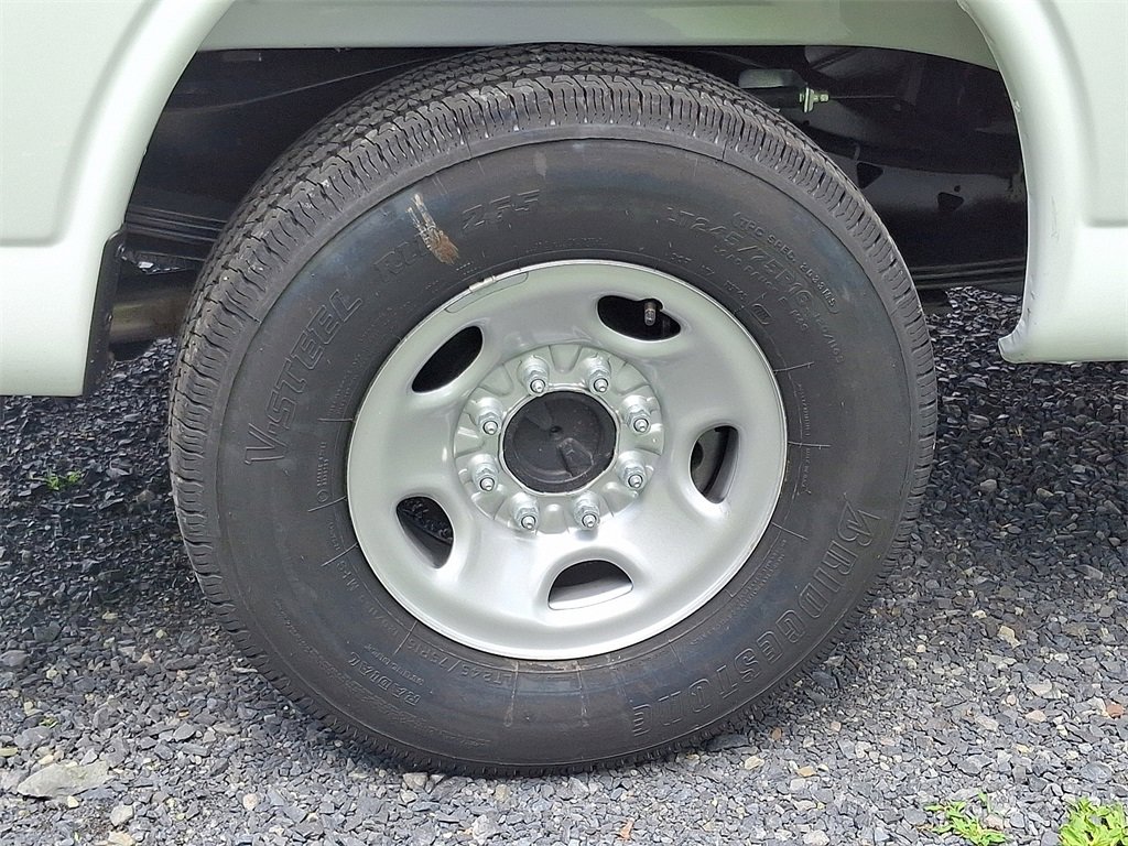 2025 Gmc Savana Cargo 2500 photo 3