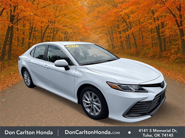 2024 Toyota Camry LE's photo