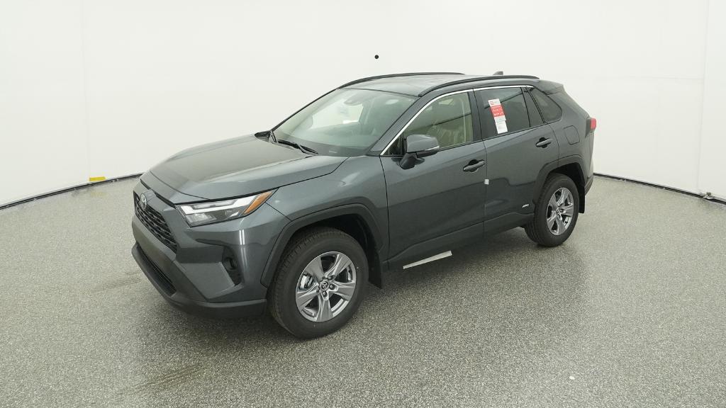 2025 Toyota RAV4 XLE's photo