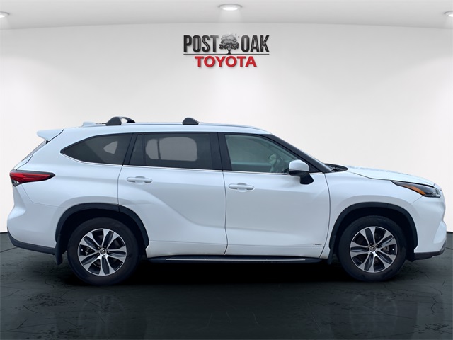 2022 Toyota Highlander XLE photo 9