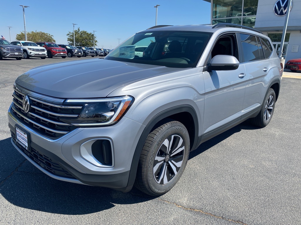 2026 Volkswagen Atlas SE photo 3