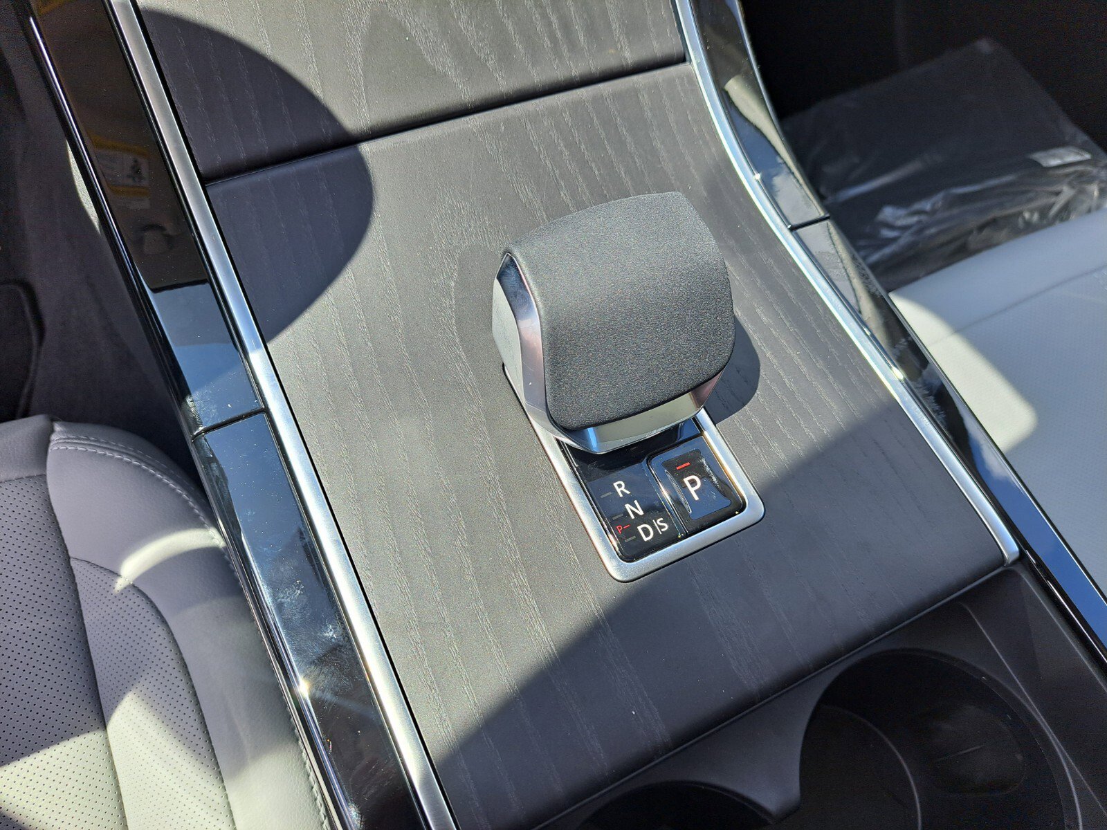 2025 Land Rover Range Rover Velar S photo 12