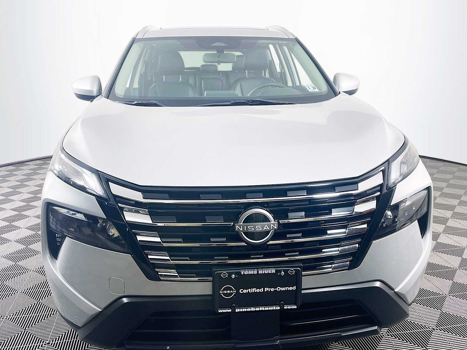 2024 Nissan Rogue SV photo 2