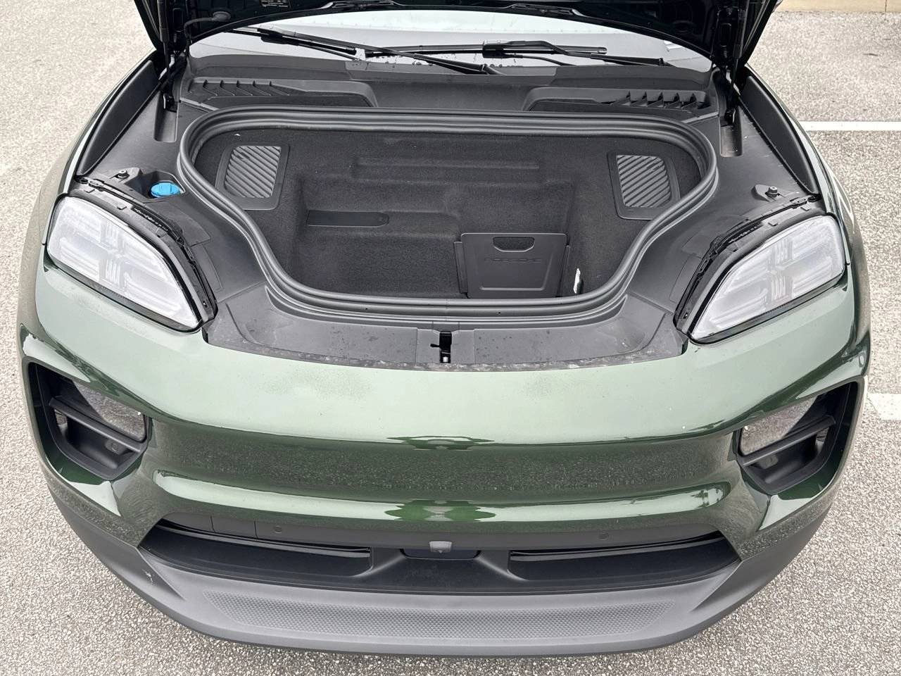 2024 Porsche Macan 4 Electric photo 30