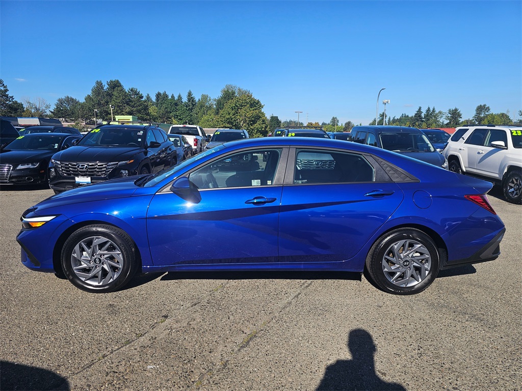 2024 Hyundai Elantra SEL photo 4