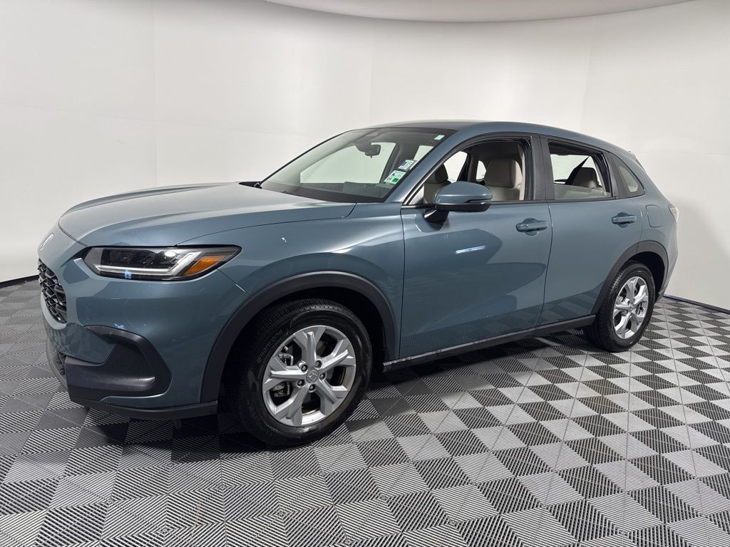 2025 Honda HR-V LX photo 2