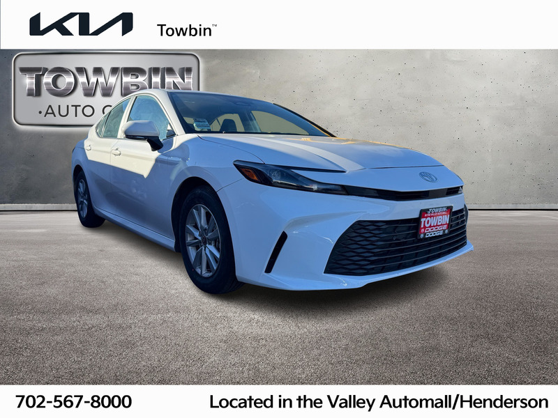 2025 Toyota Camry LE's photo