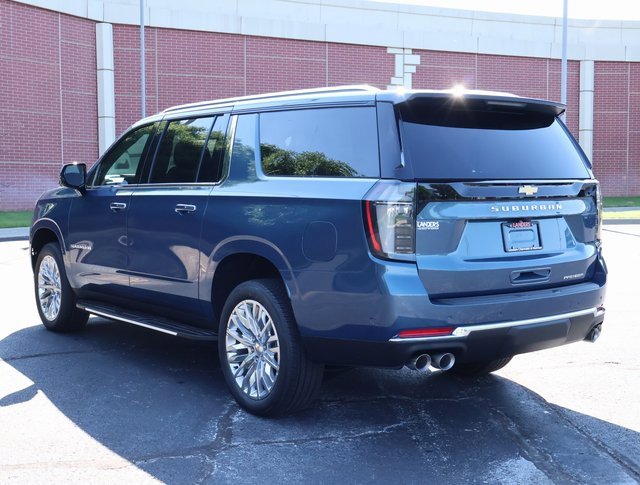 2025 Chevrolet Suburban Premier photo 4