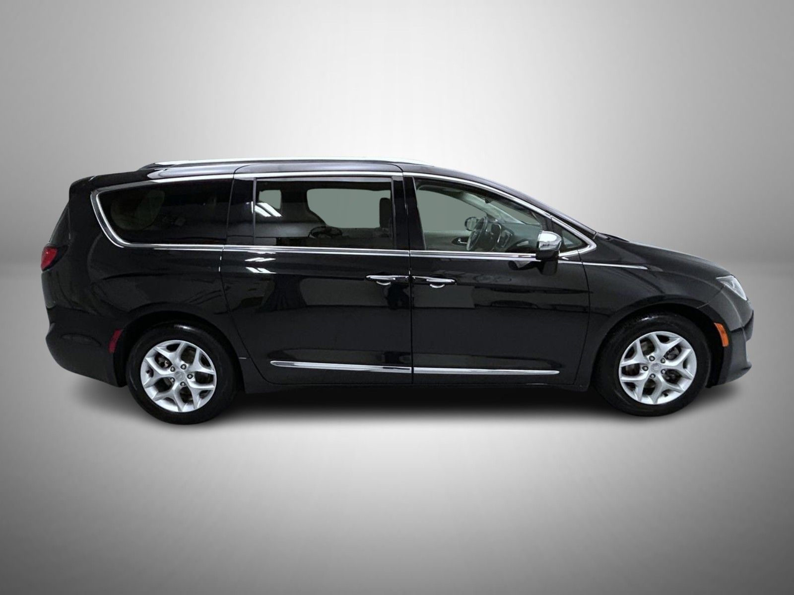 2020 Chrysler Pacifica Limited photo 4