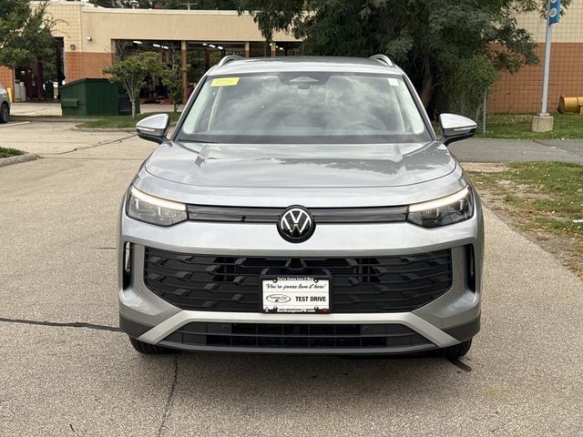 2025 Volkswagen Tiguan S photo 2