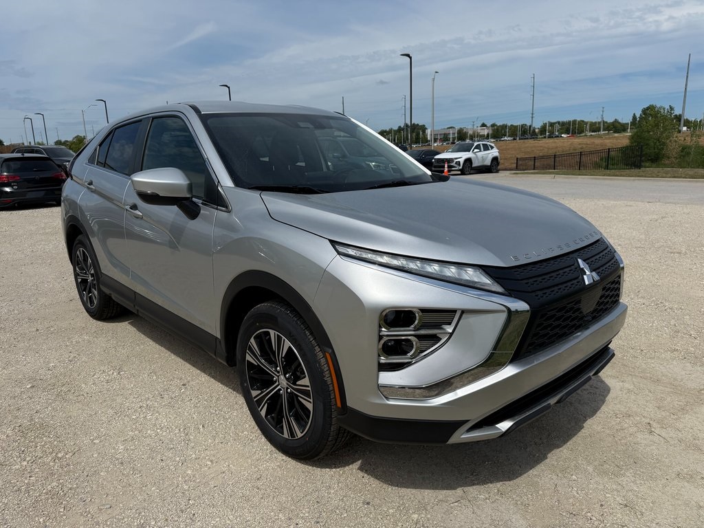 2022 Mitsubishi Eclipse Cross SE photo 3
