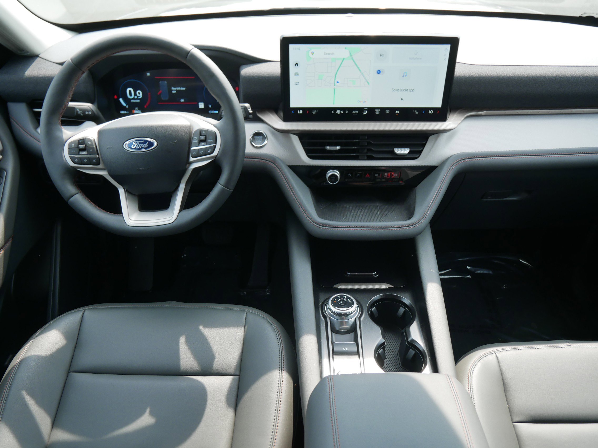 2025 Ford Explorer photo 4