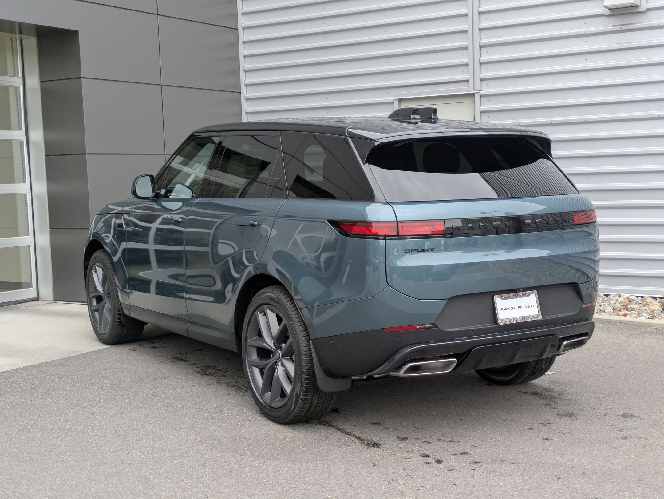 2025 Land Rover Range Rover Sport SE photo 3