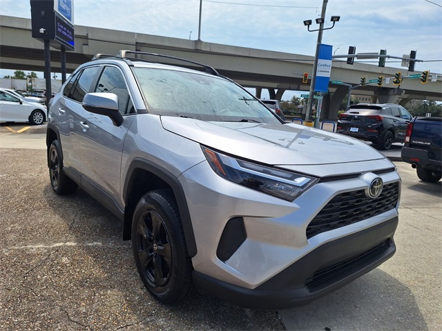2022 Toyota RAV4 XLE photo 4