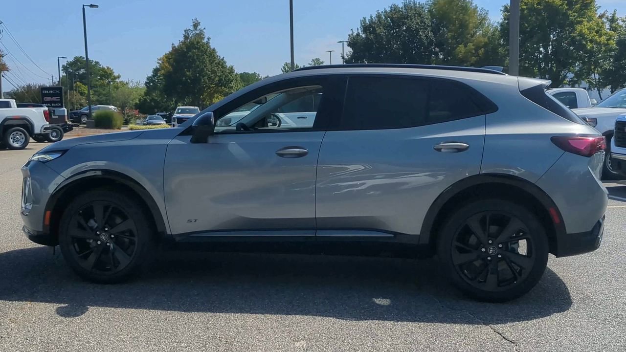 2025 Buick Envision Sport Touring photo 5