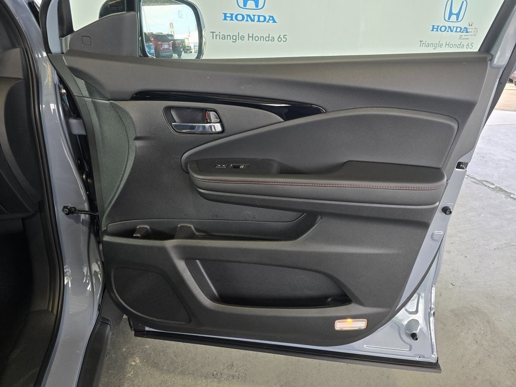 2025 Honda Ridgeline Black Edition photo 26
