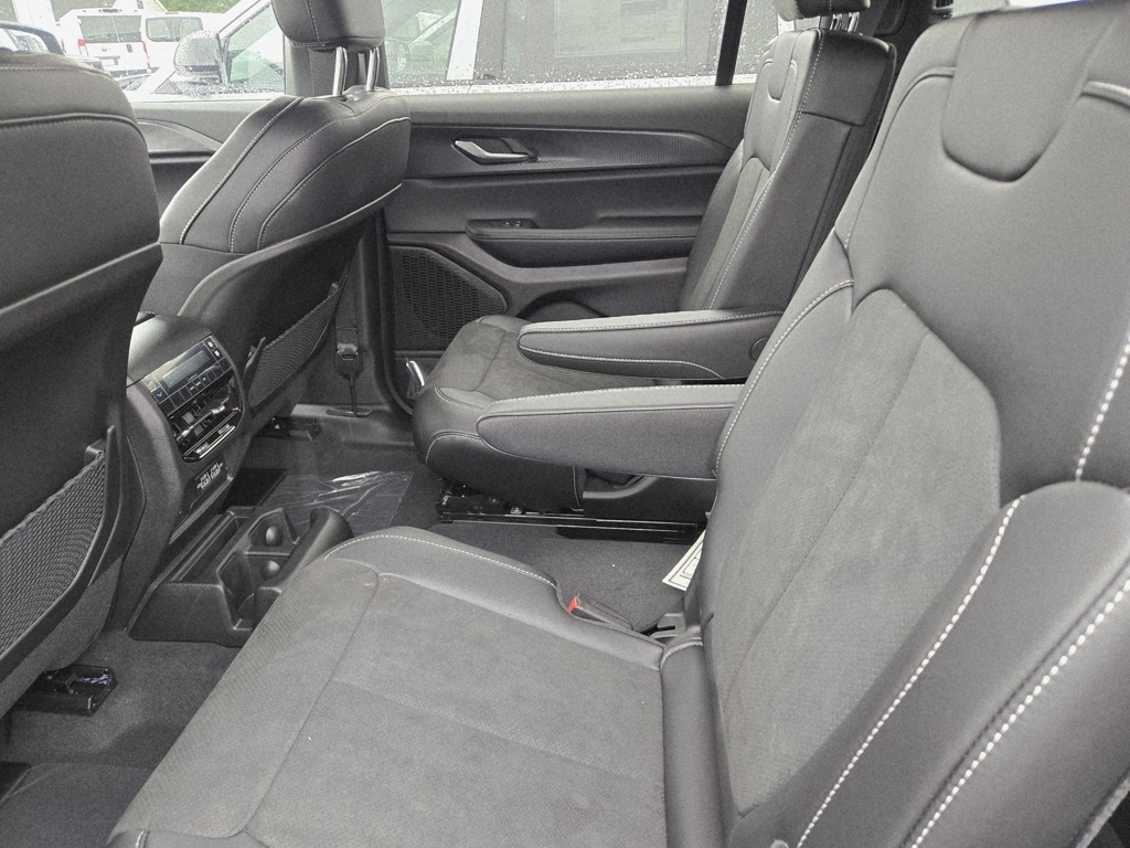 2025 Jeep Grand Cherokee Altitude X photo 3