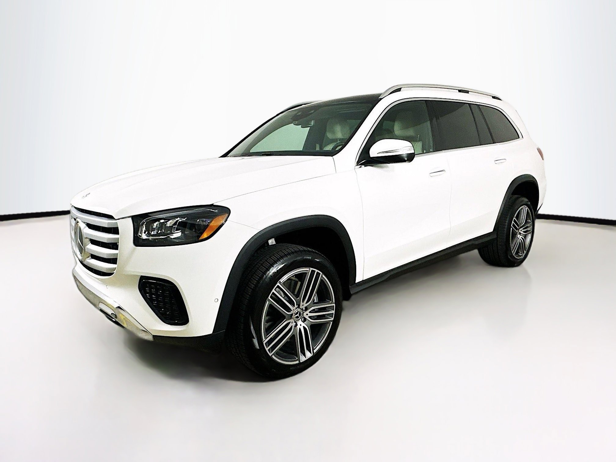 2025 Mercedes Benz GLS 450 4MATIC photo 2