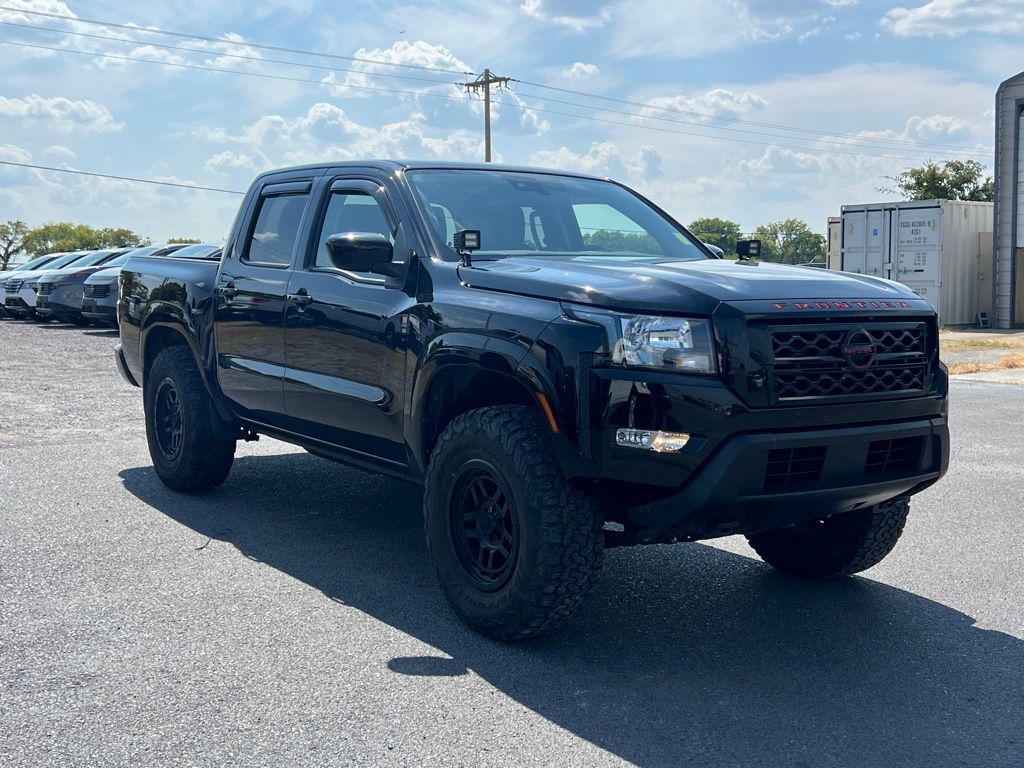 2022 Nissan Frontier SV photo 2