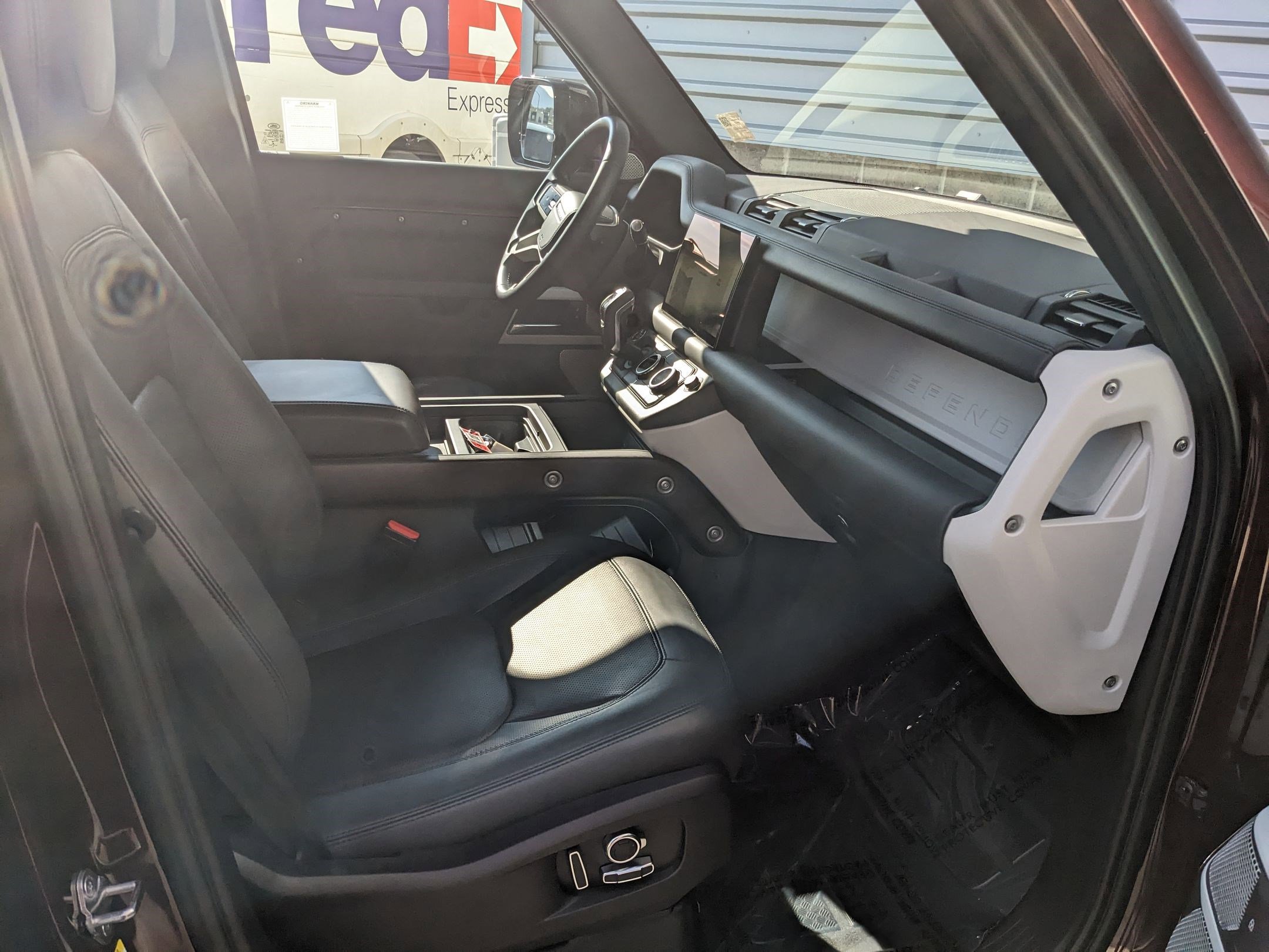 2023 Land Rover Defender 130 First Edition photo 30