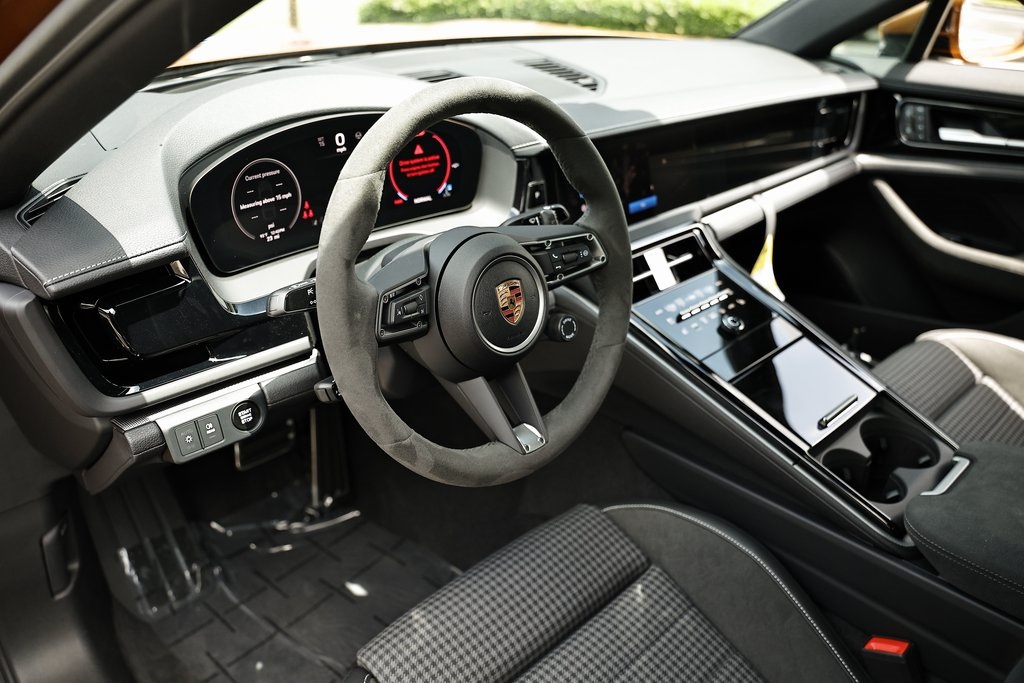 2025 Porsche Panamera 4 photo 4