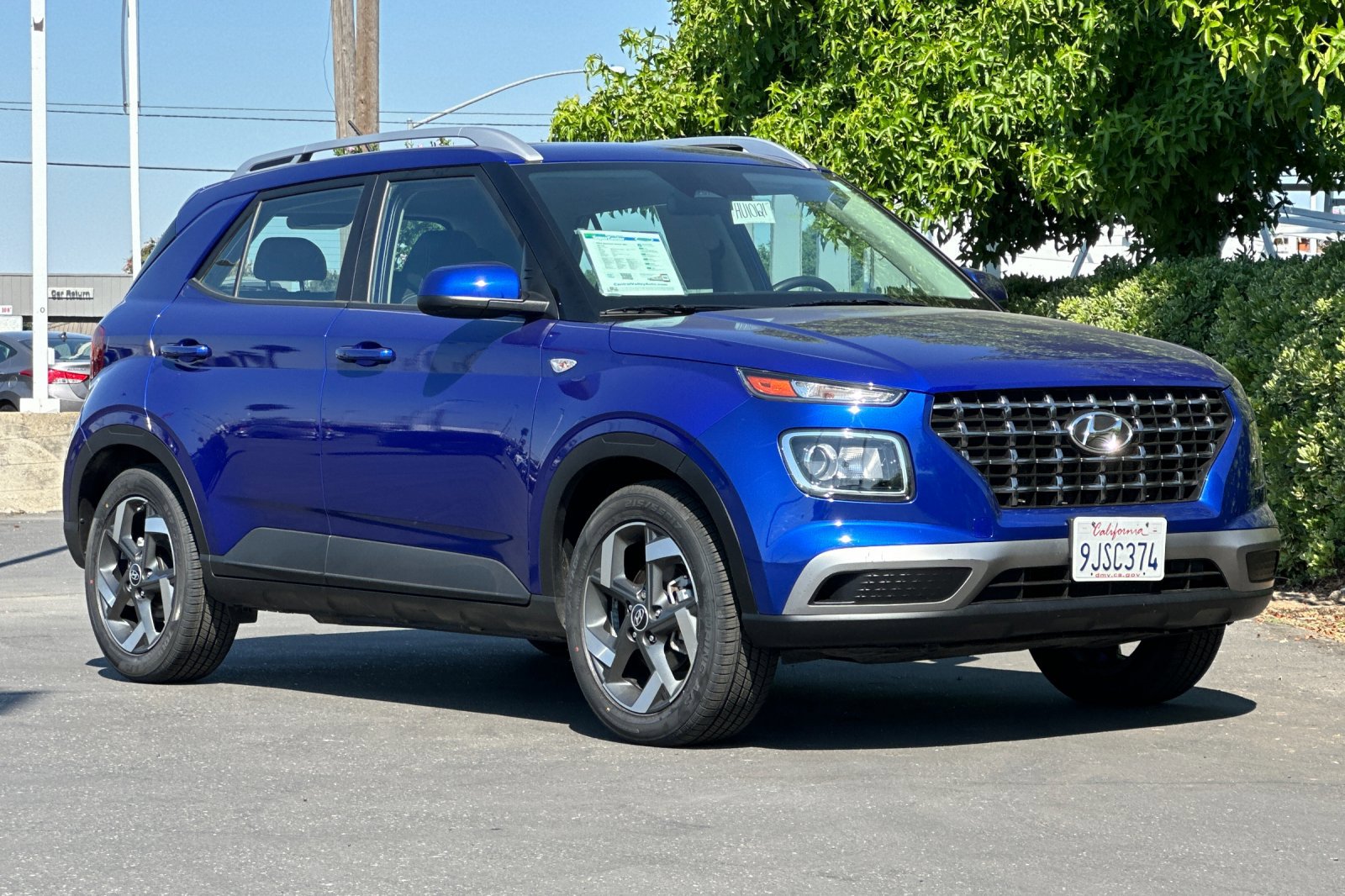 2024 Hyundai Venue SEL photo 2