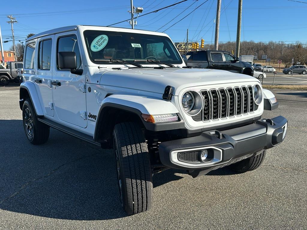 2025 Jeep Wrangler Sahara photo 9