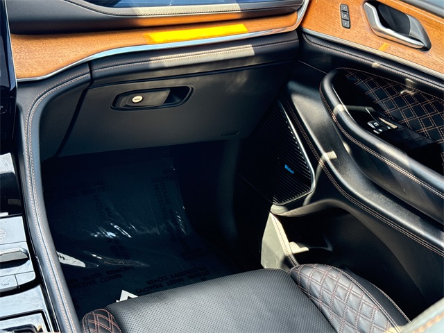 2023 Jeep Grand Cherokee Summit photo 15